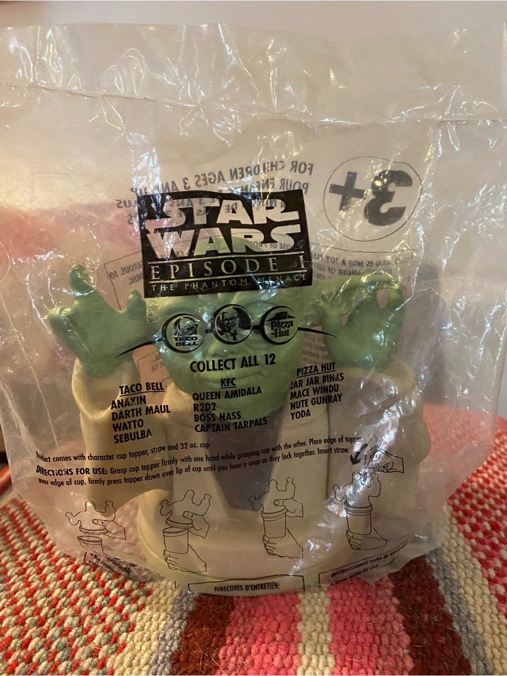 Star Wars green and tan Yoda cup topper collectible